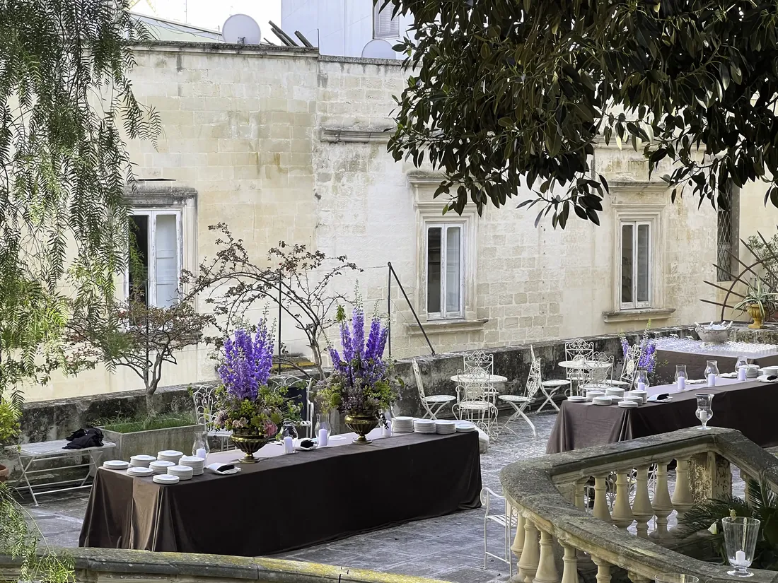 Allestimento floreale sulla terrazza di Palazzo Marulli-Famularo